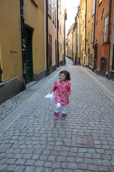 400px-A_small_girl_in_a_small_street_in_a_small_town