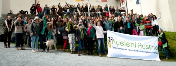 Activistit Nyélén Austriassa, Itävallan ruokasuvereeniusliikkeessä. (kuva: Christopher Glanzl)