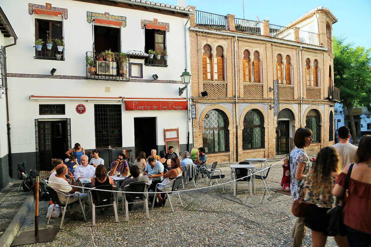 KEY FEATURES OF NEIGHBORHOODS THAT ARE VIBRANT AND ALIVE
